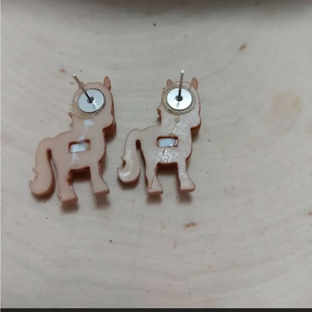 Super cute handmade Horse Earrings - Picture 3 of 3